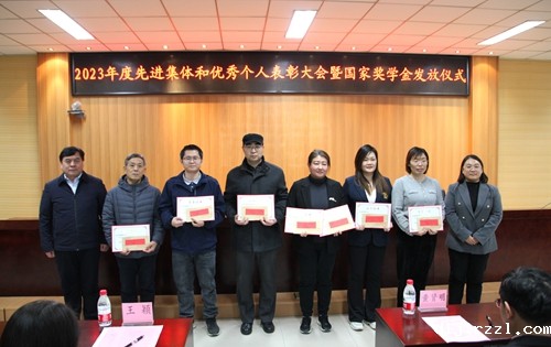 658bcef8a84c6.jpg IMG_9515(1).jpg